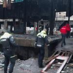 Las fuerzas policiiales en pleno operativo de desalojo esta mañana en Portugalete