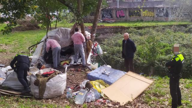 Foto de la actuación policial en el asentamiento de Burtzeña