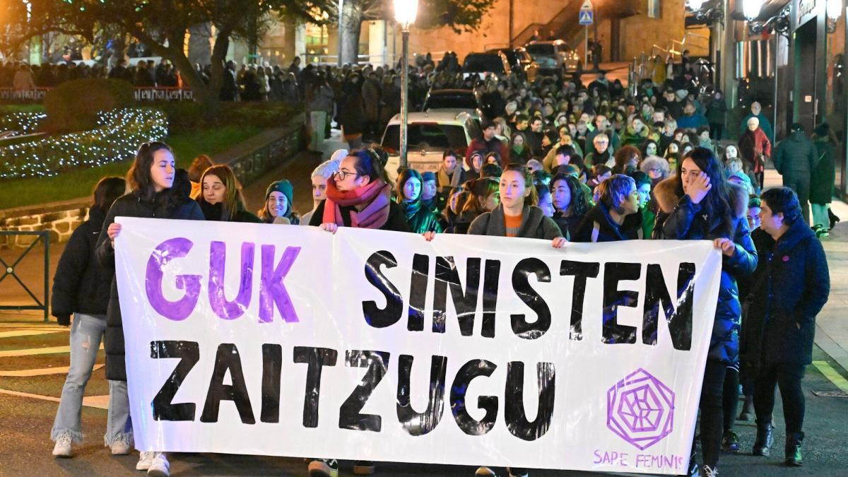 Movilización en Gernika convocada por el Movimiento Feminista. OSKAR GONZÁLEZ