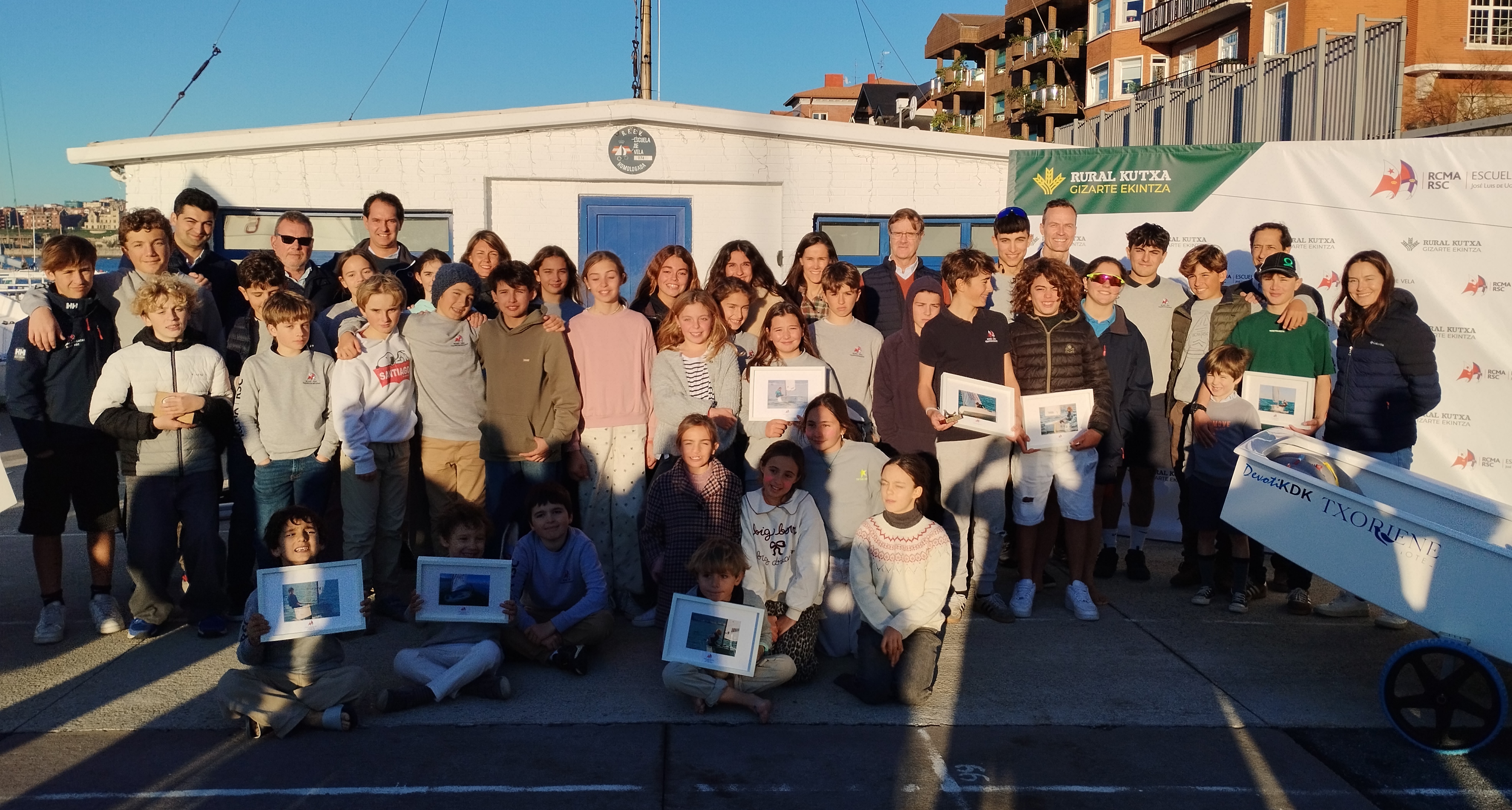 Foto de grupo de los participantes en el Trofeo Navidad