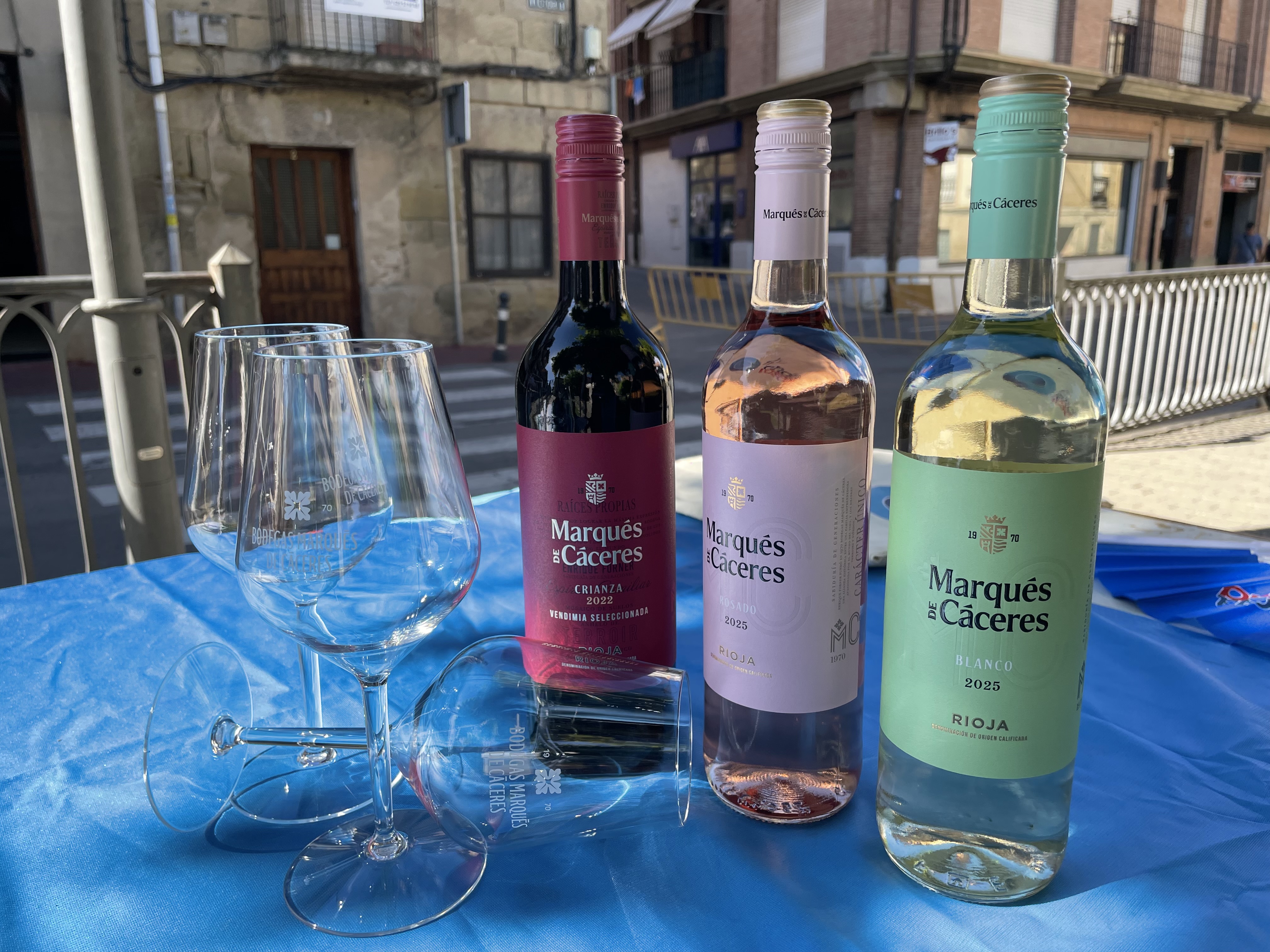 Los vinos de Marqués de Cáceres, protagonistas del brindis final de Onda Vasca desde Cenicero / MARQUÉS DE CÁCERES
