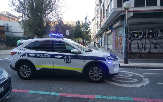 Operación policial en dos lonjas ocupadas del barrio gasteiztarra de Coronación. Fotos: Ayuntamiento de Gasteiz