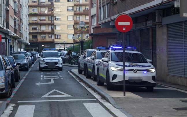 Operación policial en dos lonjas ocupadas del barrio gasteiztarra de Coronación. Fotos: Ayuntamiento de Gasteiz