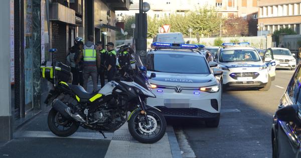 Operación policial en dos lonjas ocupadas del barrio gasteiztarra de Coronación. Fotos: Ayuntamiento de Gasteiz