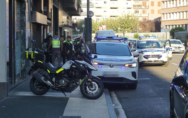 Operación policial en dos lonjas ocupadas del barrio gasteiztarra de Coronación. Fotos: Ayuntamiento de Gasteiz