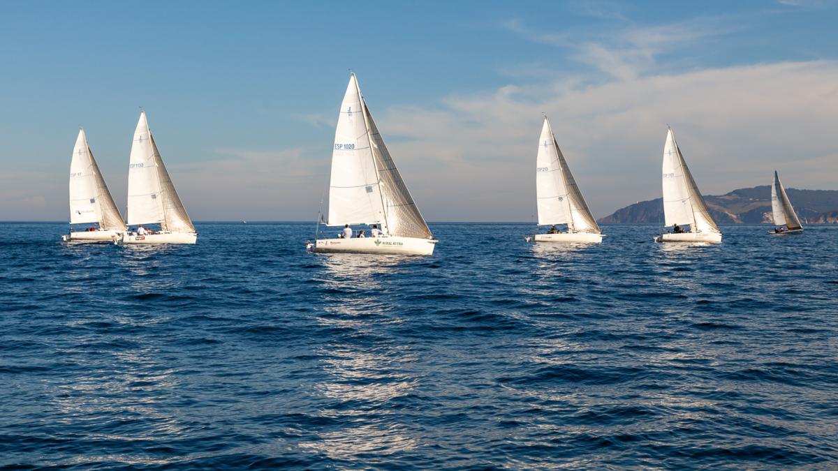 La ausencia de viento fue el triste protagonista de la regata / Foto: RCMA-RSC