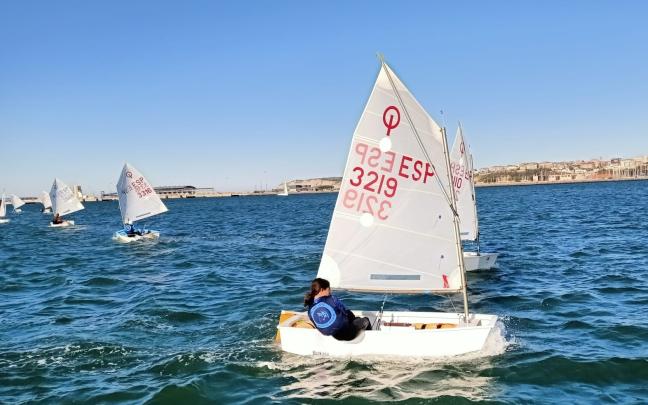 El Trofeo Navidad–Rural Kutxa puso el broche final a la temporada de vela ligera / Foto: RCMA-RSC