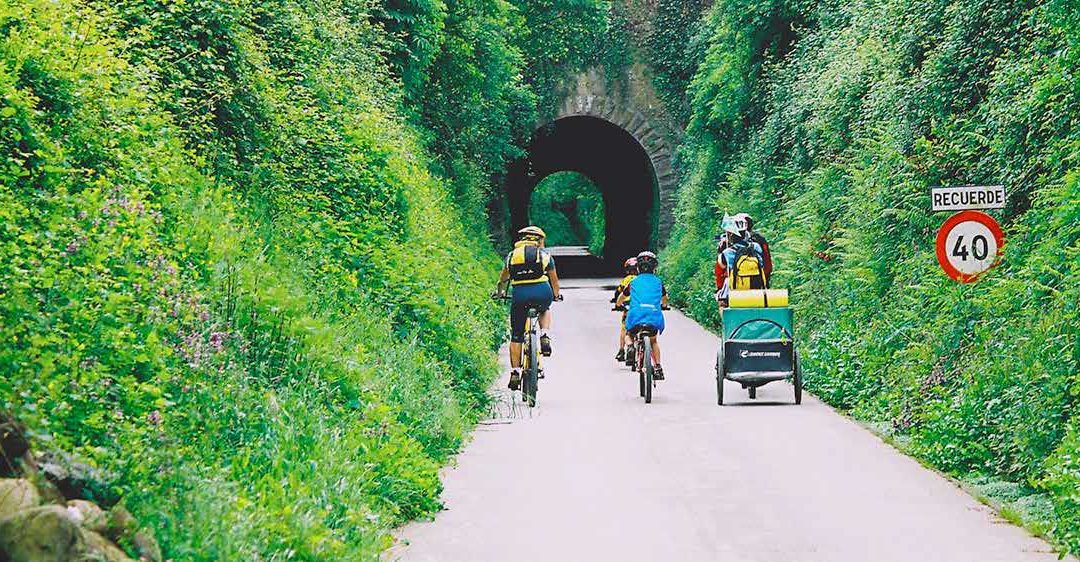 Ciclistas en la vía verde del Plazaola. Foto: Noticias de Gipuzkoa
