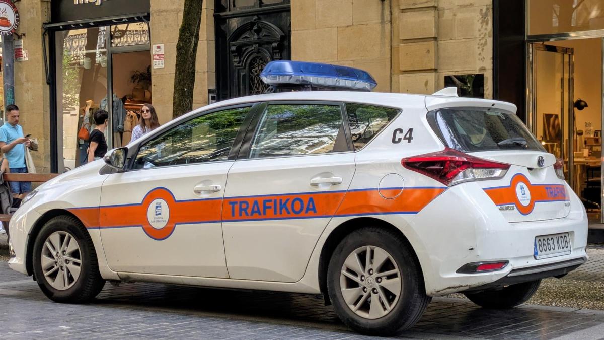 Coche de municipales de tráfico de Donostia. EUROPA PRESS
