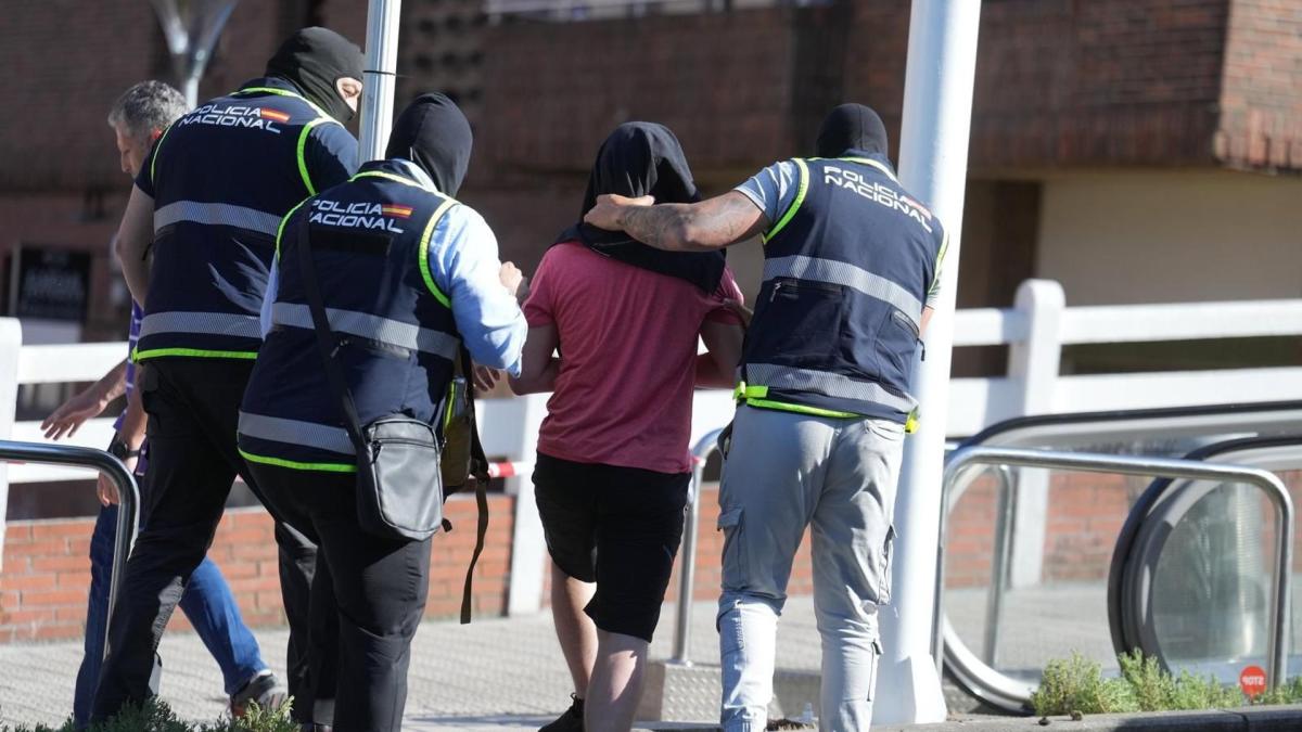 La Policía realiza registros en Bilbao y Getxo tras la detención de dos personas por su supuesta relación con Hezbolá. / H.BILBAO-EUROPA PRESS
