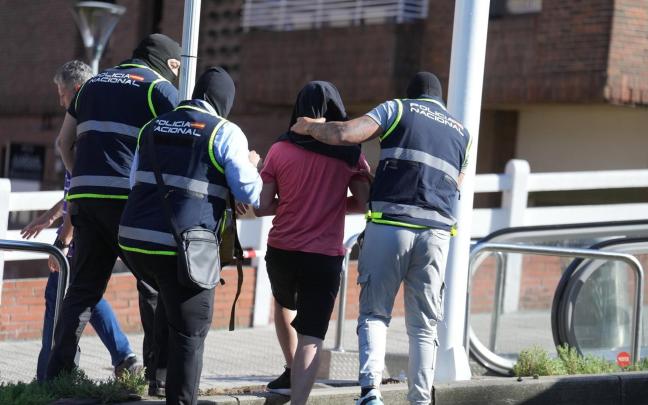 La Policía realiza registros en Bilbao y Getxo tras la detención de dos personas por su supuesta relación con Hezbolá. / H.BILBAO-EUROPA PRESS