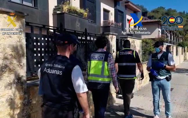 Detenidas ocho personas en Gipuzkoa, entre ellas un menor, y otra en Valencia por tráfico de drogas en el territorio histórico / GUARDIA CIVIL