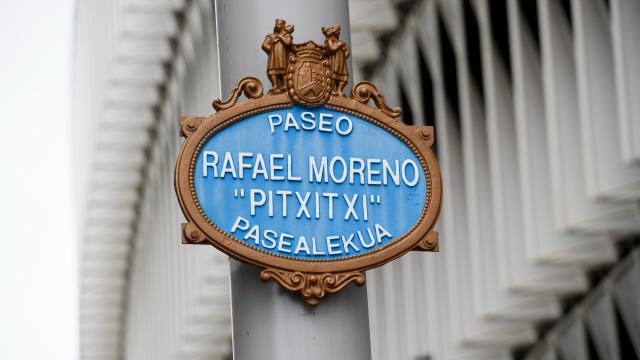 Placa de la calle Rafael Moreno 'Pitxitxi' de Bilbao. X: @ATHLETIC_EN Placa de la calle Rafael Moreno 'Pitxitxi' de Bilbao. X: @ATHLETIC_EN