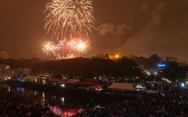 Fuegos artificiales en la Aste Nagusia de Bilbao. BILBAO.EUS