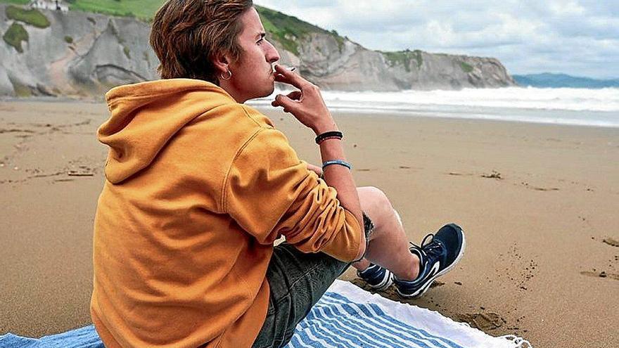 Fumar en las playas de Donostia acarreará multas de hasta 750 euros / EP