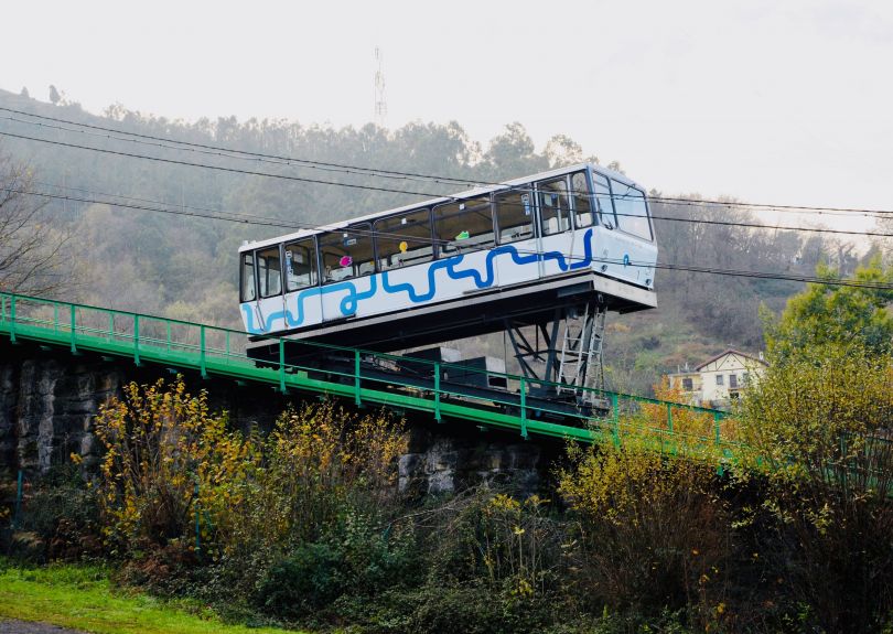 Desde las 9:00 horas del lunes 2 hasta las 18:00 del miércoles 4 de diciembre, el servicio del Funicular de Larreineta permanecerá cortado debido a los trabajos de sustitución del cable de arrastre