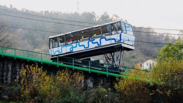 Desde las 9:00 horas del lunes 2 hasta las 18:00 del miércoles 4 de diciembre, el servicio del Funicular de Larreineta permanecerá cortado debido a los trabajos de sustitución del cable de arrastre