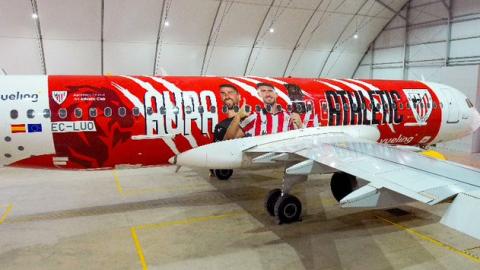 El nuevo avión rojiblanco espera su momento para surcar los aires a partir de la próxima semana. / ATHLETIC CLUB