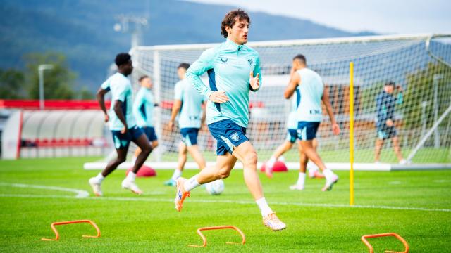 Unai Gómez se ejercita en Lezama / Athletic Club