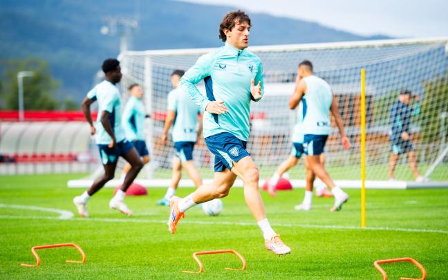 Unai Gómez se ejercita en Lezama / Athletic Club