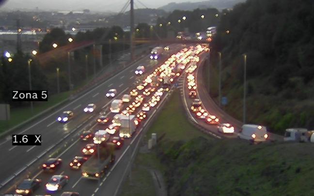 Imagen de las retenciones | Fuente: @trafikoaEJGV (X)