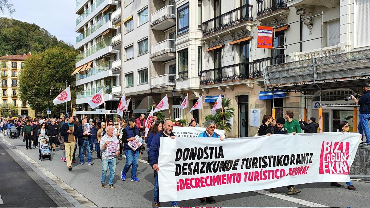 Manifestación en Donostia. X: BIZILAGUNEKIN