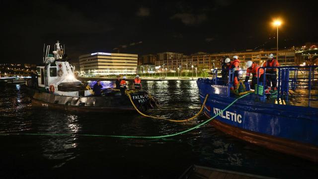 En imágenes: Comienzan las pruebas de la gabarra DEIA