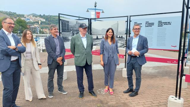 Leixuri Arrizabalaga, Presidenta de Itsasmuseum Bilbao y diputada de Euskera, Cultura y Deporte, Nora Sarasola, Directora de Obra Social de la Fundación BBK, y José Ángel Iribar, adjunto a la presidencia en el Athletic Club, han presentado en rueda de prensa la exposición Gabarra Athletic.