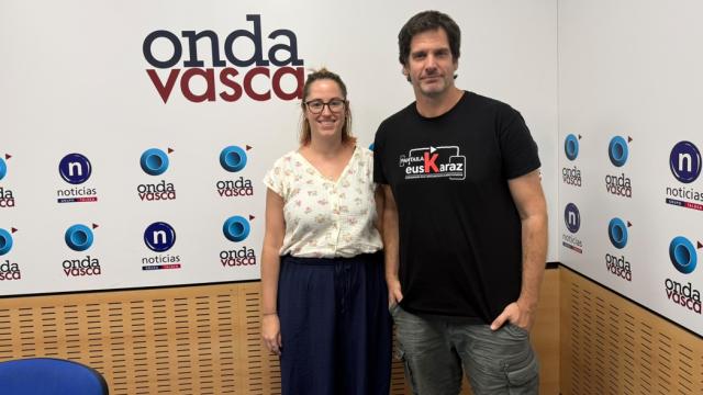 Marta Zumeta y Aritz Estebez, profesores de Gabriel Aresti Euskaltegia.
