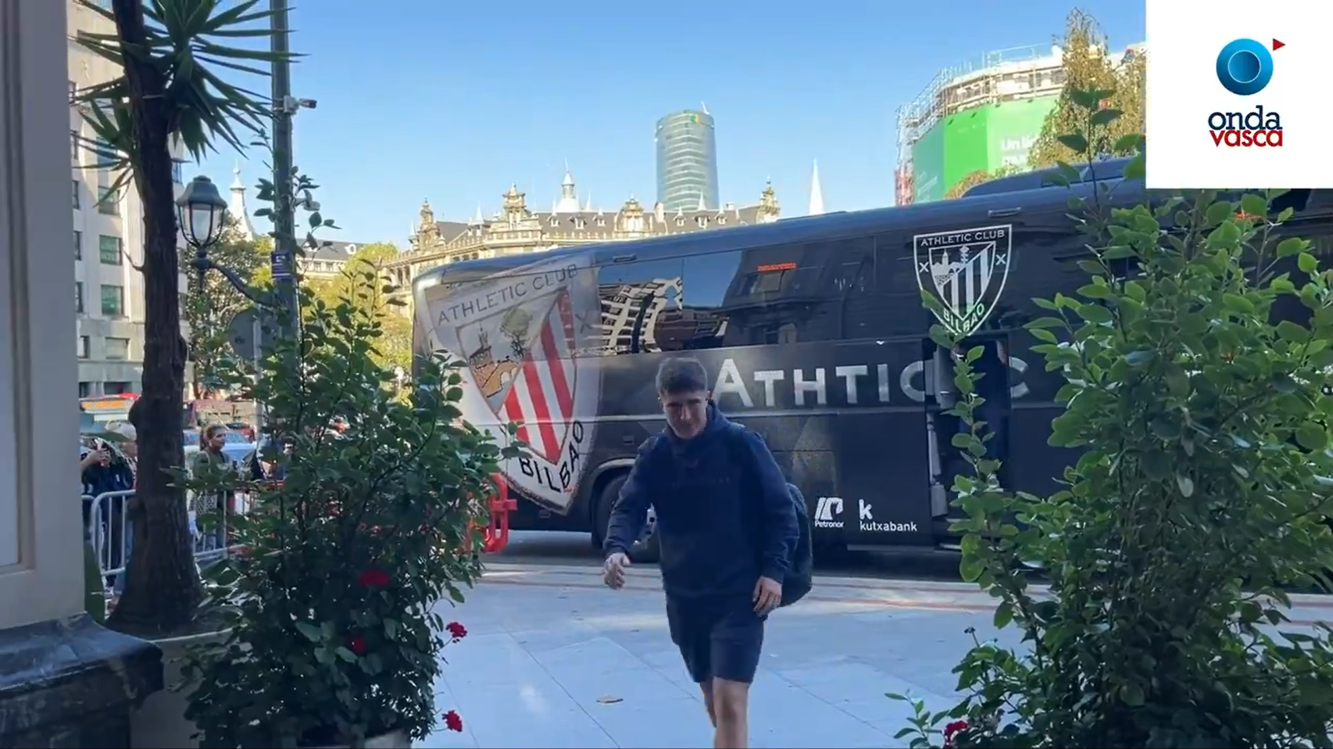 Mikel Jauregizar en la llegada al hotel
