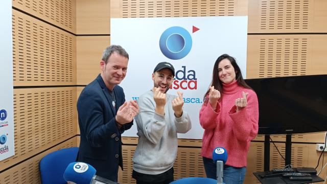 Galder Varas, flanqueado por Txema Gutiérrez e Iranzu Calvo
