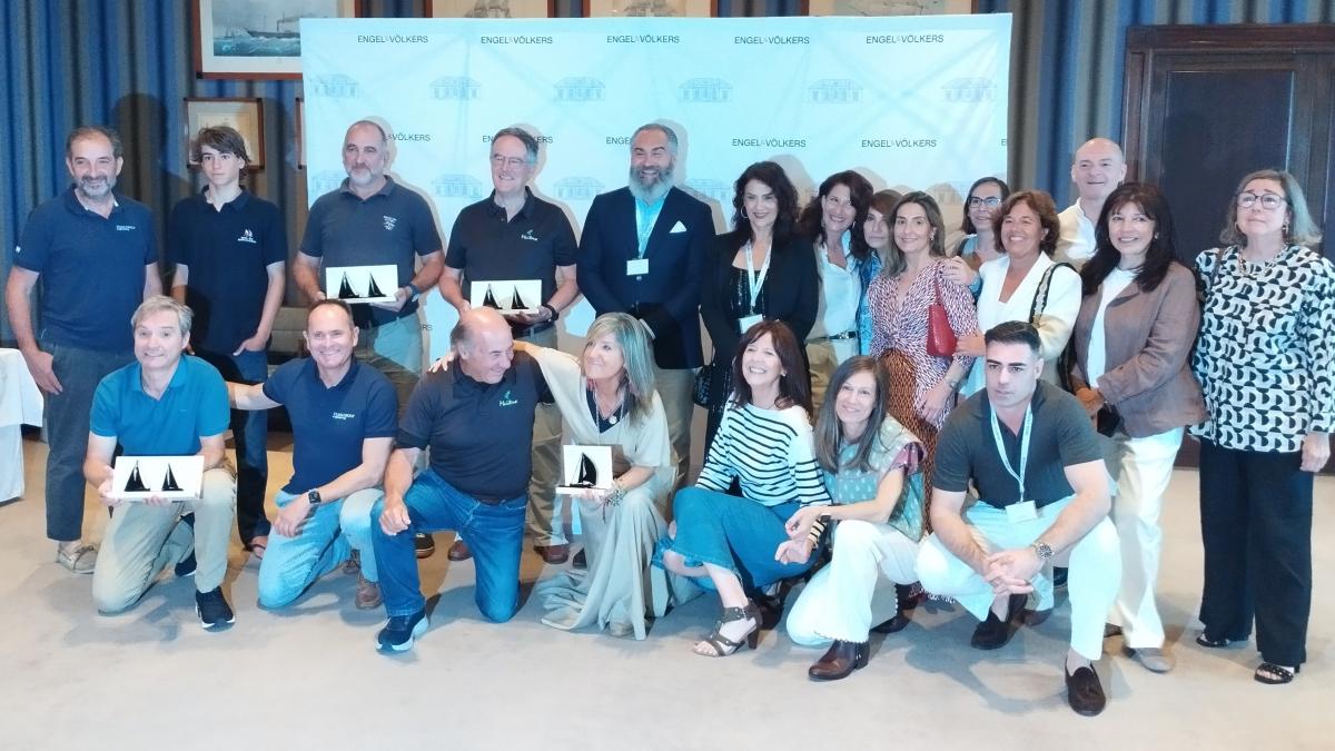 Foto de familia de los ganadores en las diferentes categorías. Foto: RCMA-RSC