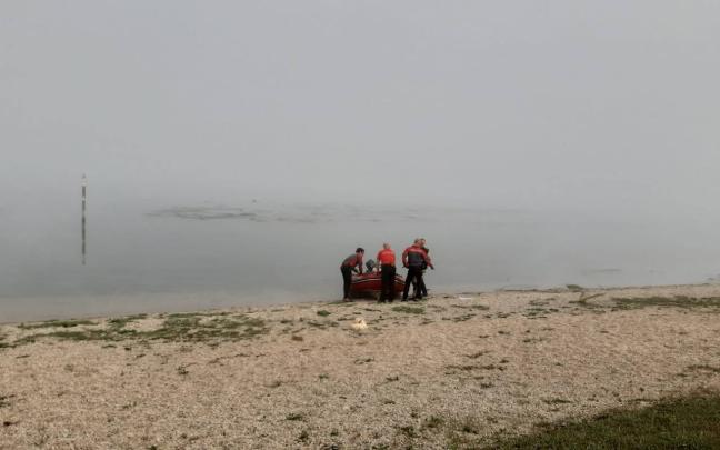 Dispositivo de búsqueda de la persona desaparecida en el embalse de Ullibarri Gamboa. Foto: Departamento Vasco de Seguridad