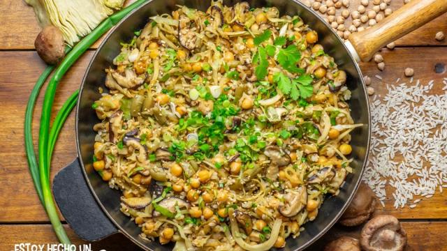 Garbanzos rehogados con repollo y setas