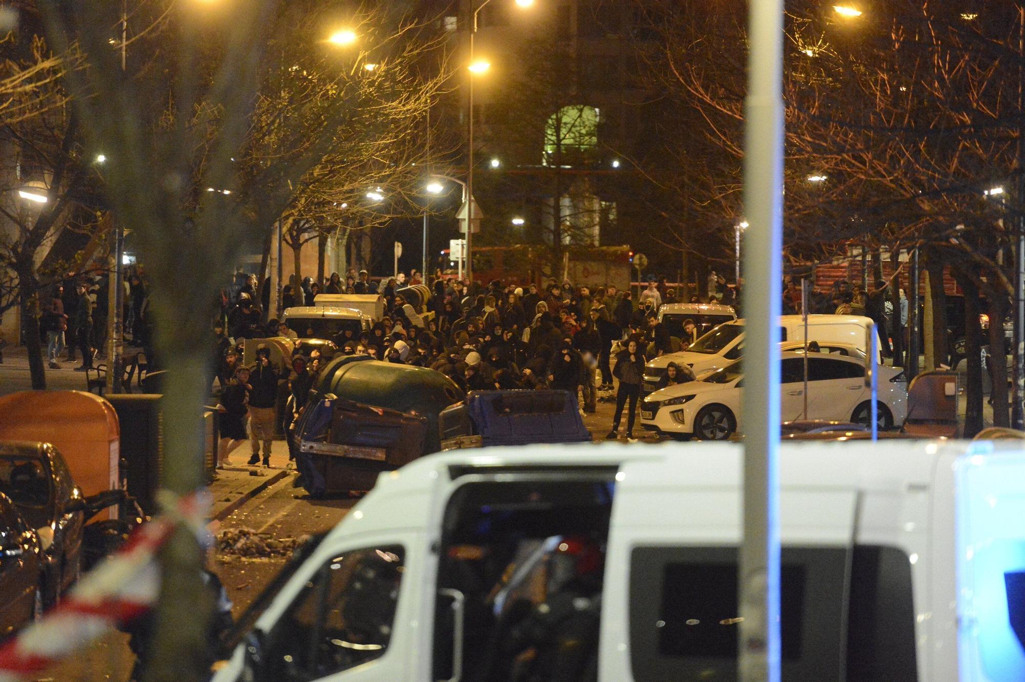 En imágenes: incidentes en el gaztetxe de Rekalde horas antes de su desalojo Miguel Acera