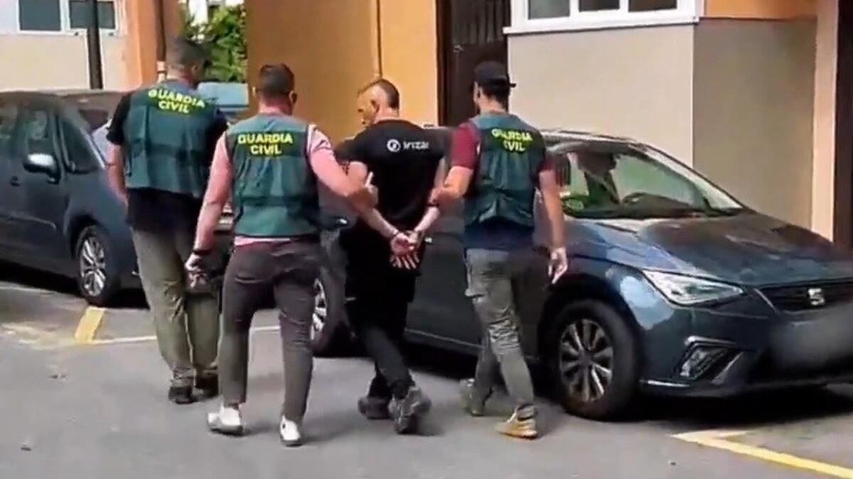 Momento de la detención esta mañana en Lazkao. / GUARDIA CIVIL GUIPÚZCOA
