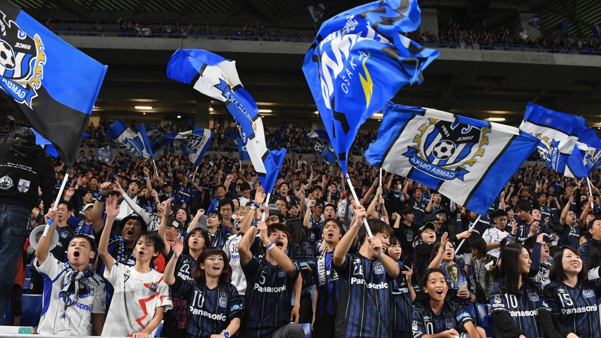 Afición del Gamba Osaka en el derbi de Osaka