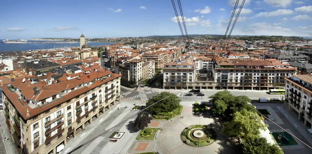  Del 28 de marzo al 29 de abril, el entorno de la plaza del Puente Bizkaia y el Club Marítimo del Abra se verá afectado por la reserva de espacios de aparcamiento y cortes puntuales al tráfico de peatones y ciclistas 