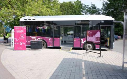 El nuevo autobús urbano municipal iniciará su actividad en torno a Navidad mediante una prueba piloto de un año y estará integrado en el sistema tarifario del Consorcio de Transportes de Bizkaia