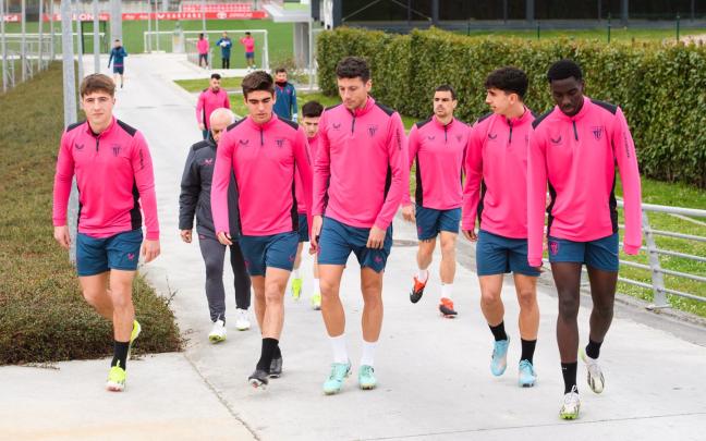 El Athletic se ha ejercitado con numerosa presencia del filial / Athletic Club El Athletic se ha ejercitado con numerosa presencia del filial / Athletic Club