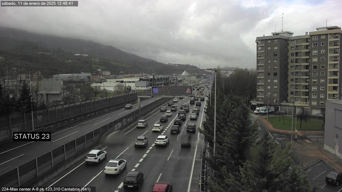 Accidente de tráfico en la A-8 en Barakaldo. X: @TRAFIKOAEJGV