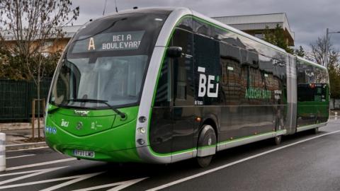 Una unidad del BEI de Tuvisa circulando por Gasteiz. Foto: Ayuntamiento de Gasteiz