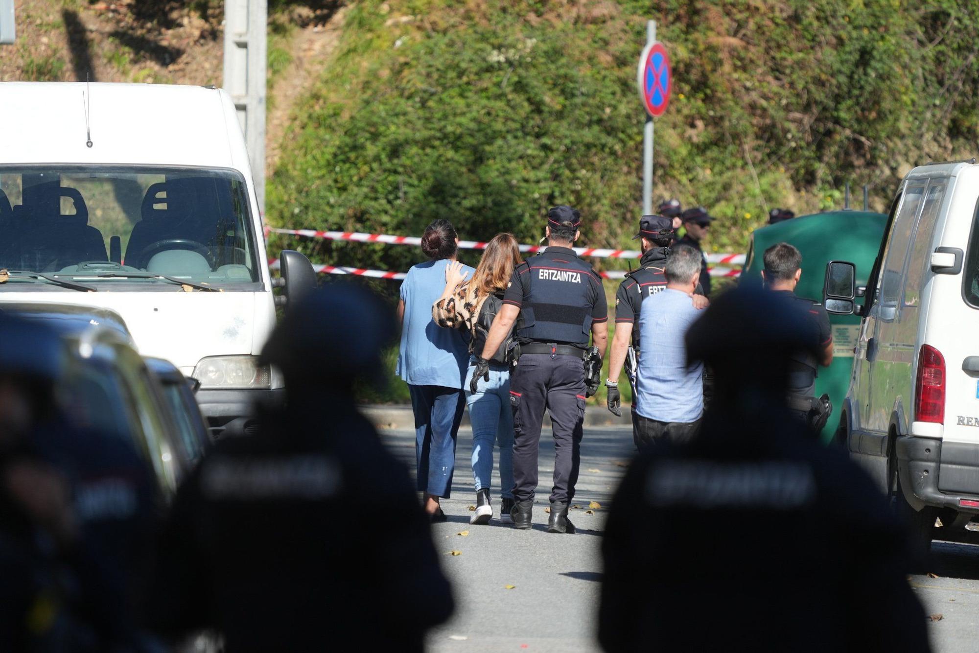 Las imágenes del dispositivo policial en Burtzeña tras el tiroteo con un fallecido Jose Mari Martínez