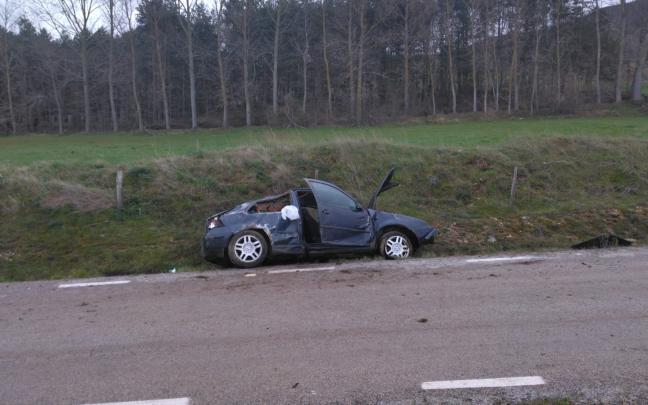 Estado del coche tras el accidente. 112 CANTABRIA Estado del coche tras el accidente. 112 CANTABRIA