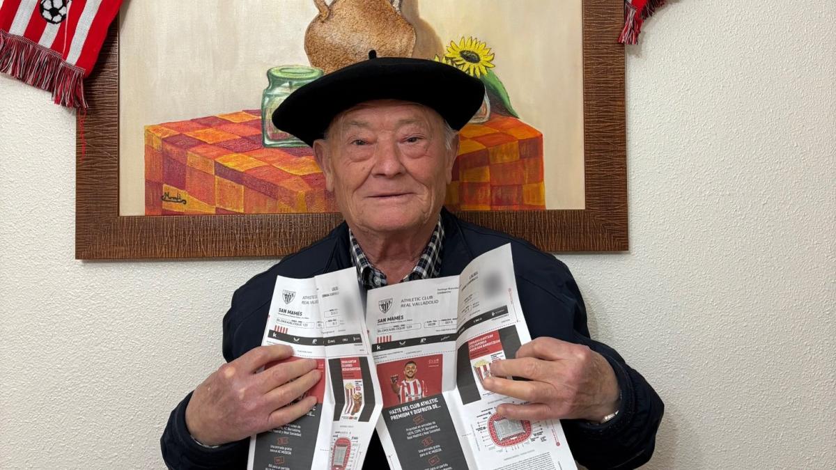 El fan del Athletic Club de 80 años con las entradas para ir a San Mamés. X: @ainhoamlpz