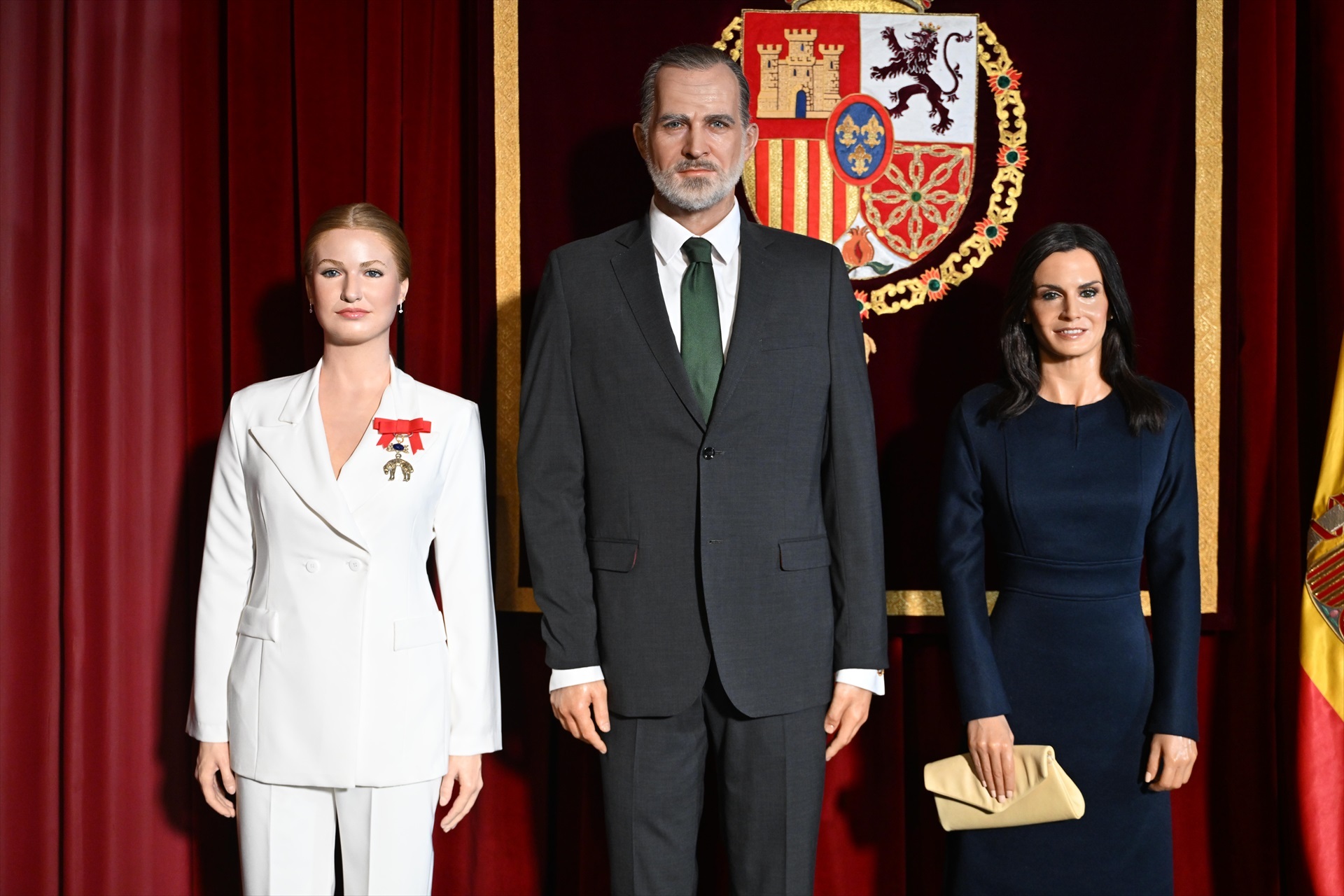 Las figuras de cera de la princesa Leonor junto a las del rey Felipe VI y la reina Letizia. X: @europapress