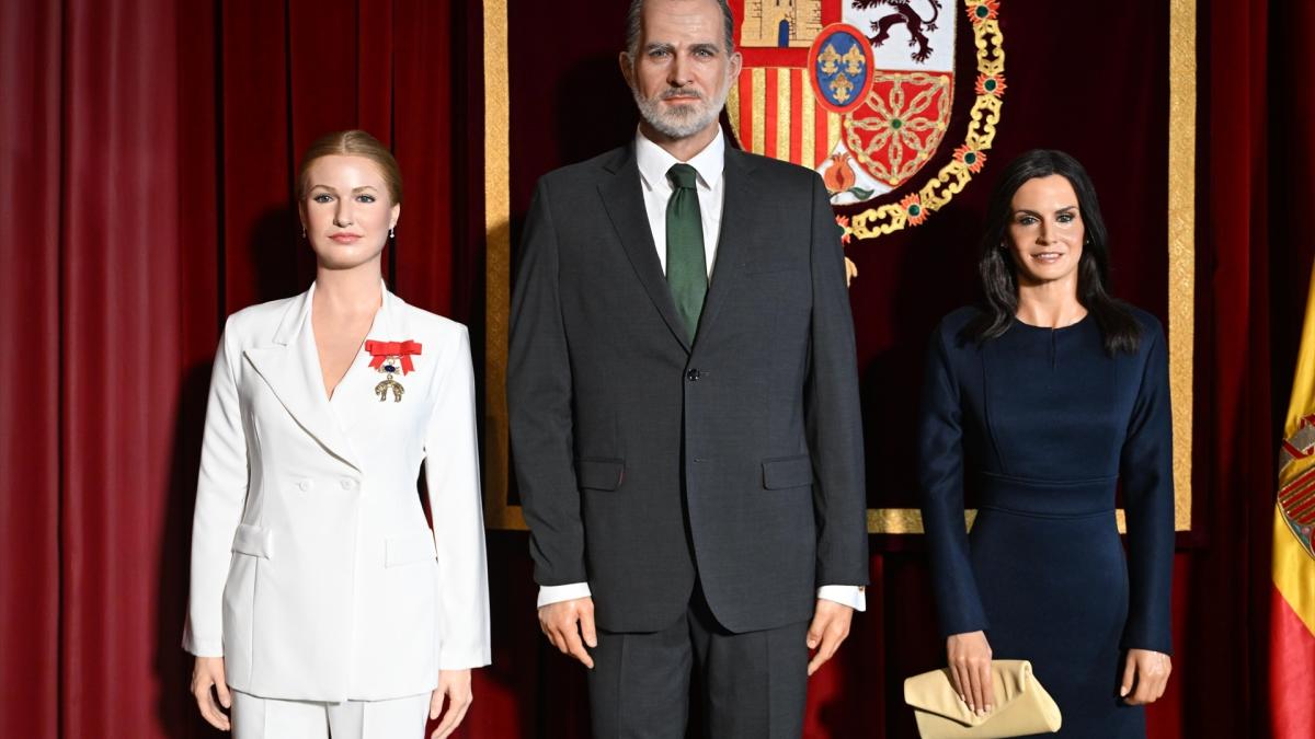 Las figuras de cera de la princesa Leonor junto a las del rey Felipe VI y la reina Letizia. X: @europapress