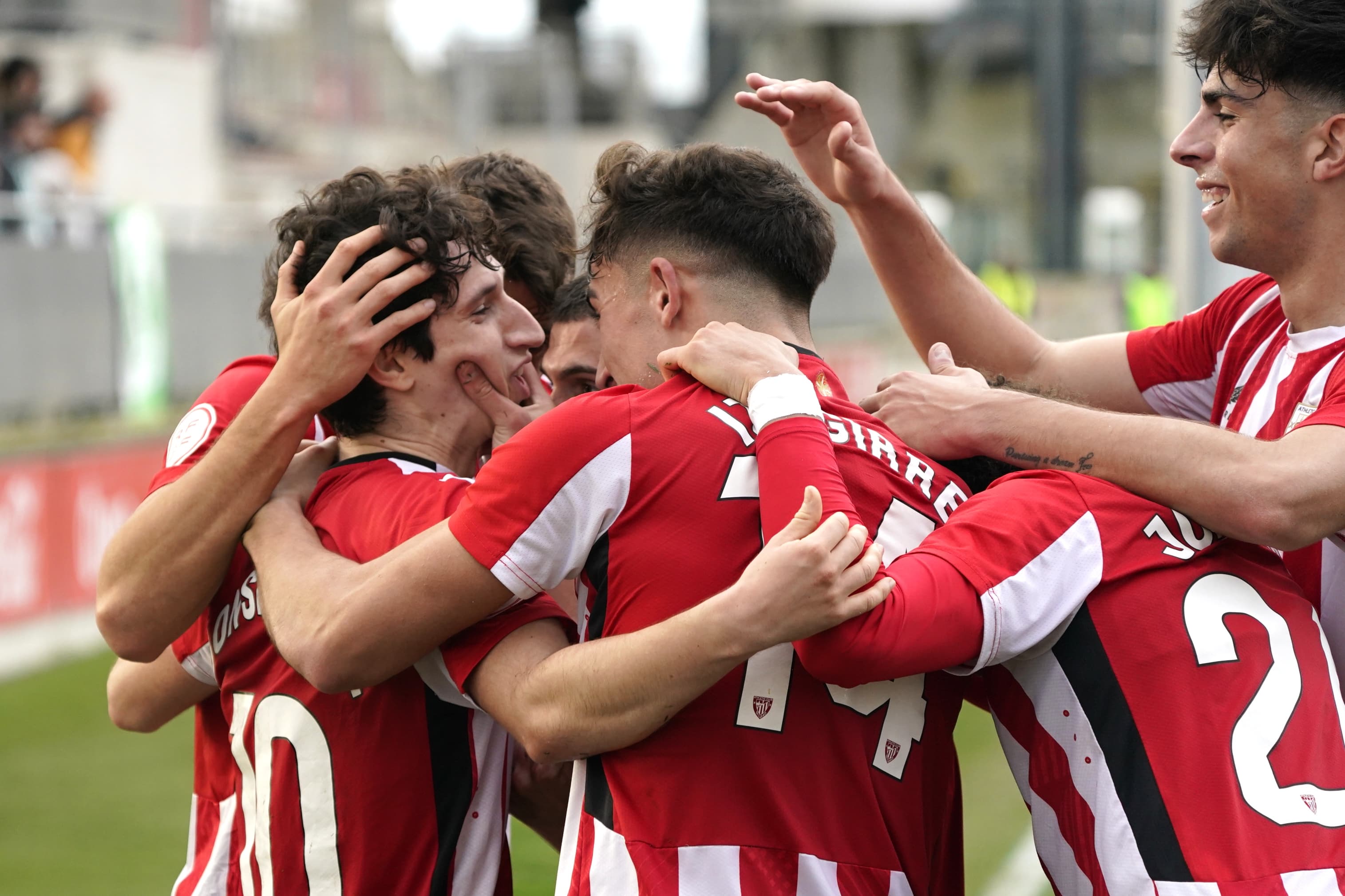 Los jugadores del Bilbao Athletic celebran el tanto de Ibon Sánchez / Athletic Club