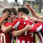 Los jugadores del Bilbao Athletic celebran el tanto de Ibon Sánchez / Athletic Club