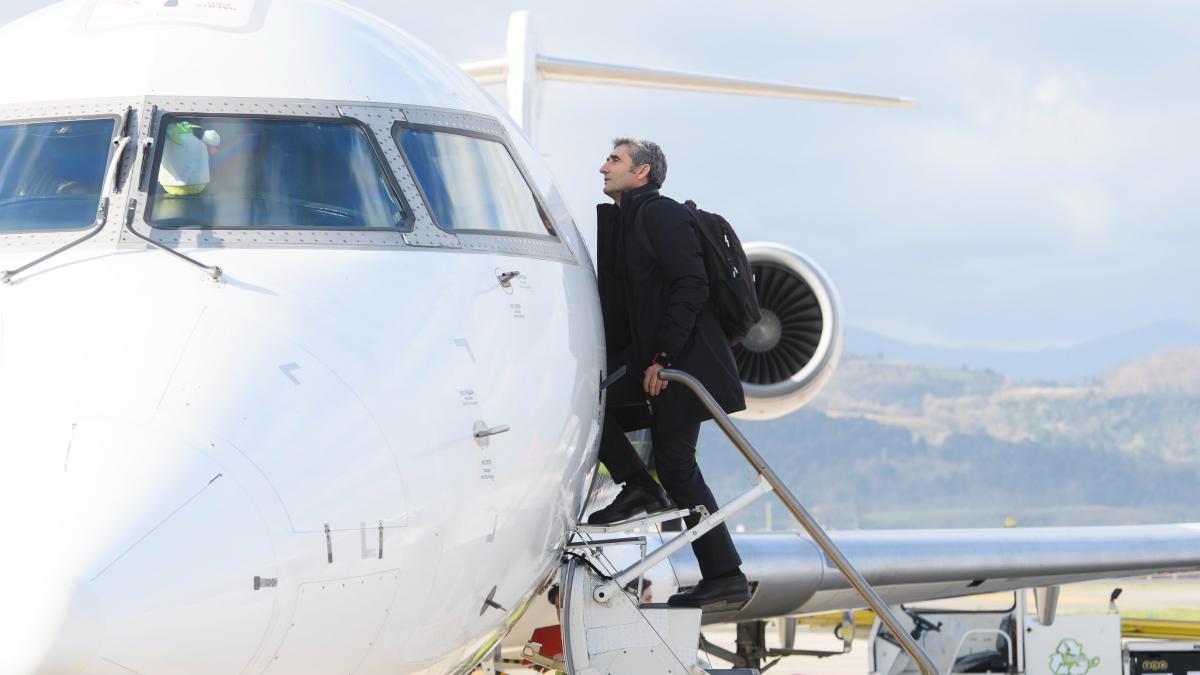 Ernesto Valverde antes de subirse al avión / Athletic Club